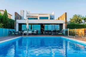 Luxurious VILLA 6 BD W/heated pool , GOLF, Beach